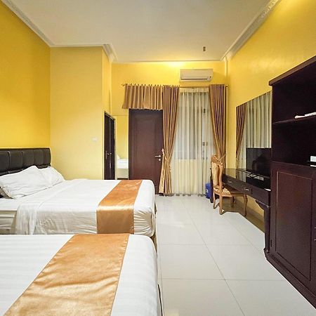 Kartika Hotel Syariah Pacitan Mitra Reddoorz Extérieur photo
