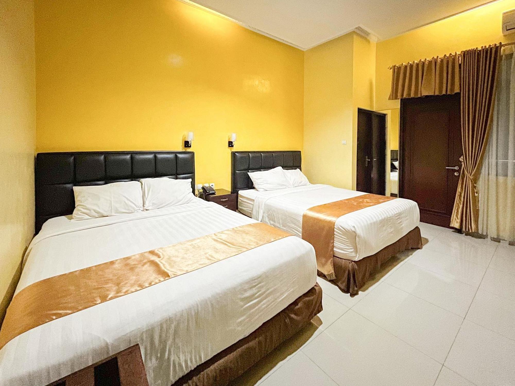 Kartika Hotel Syariah Pacitan Mitra Reddoorz Extérieur photo