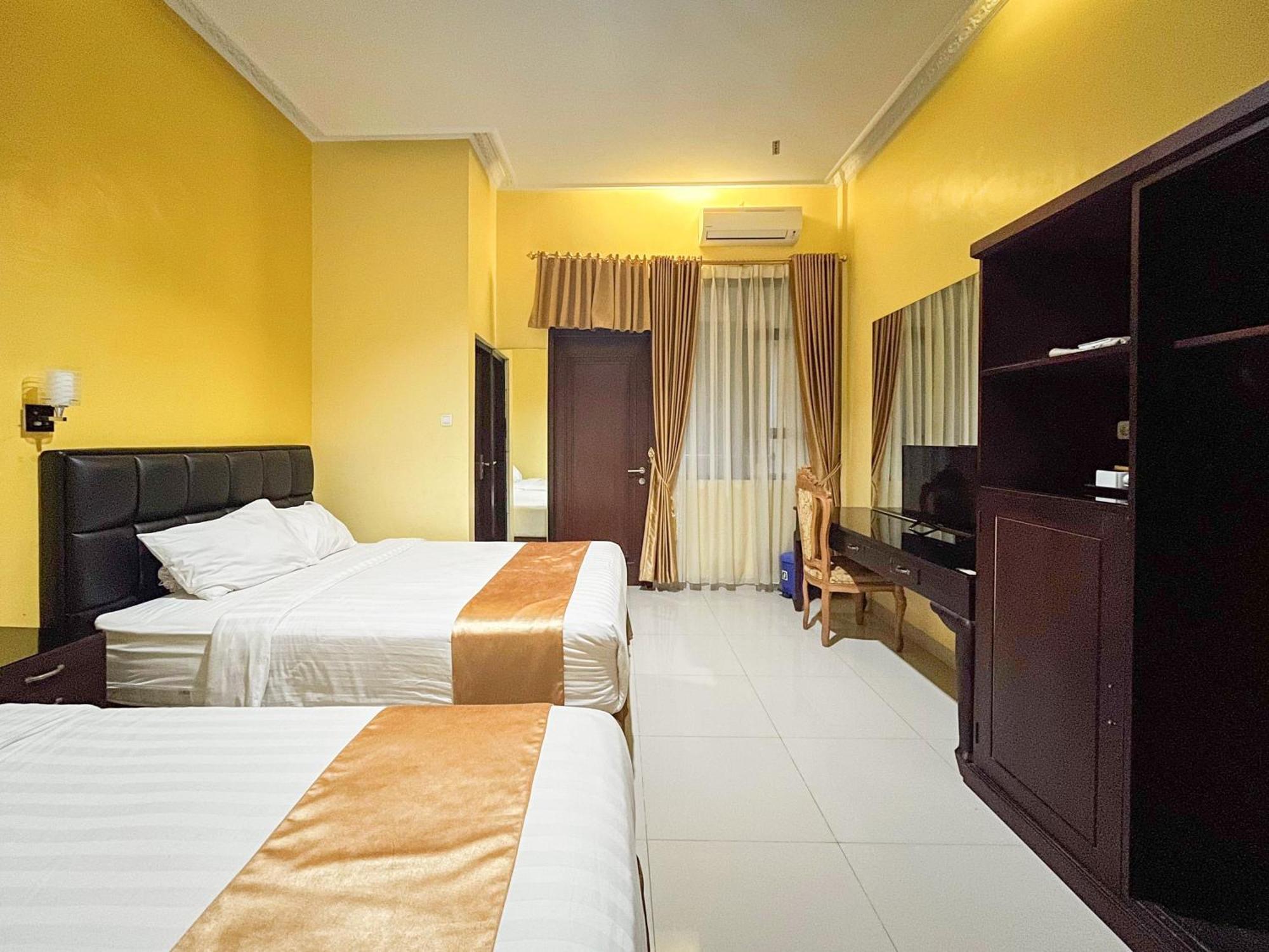 Kartika Hotel Syariah Pacitan Mitra Reddoorz Extérieur photo