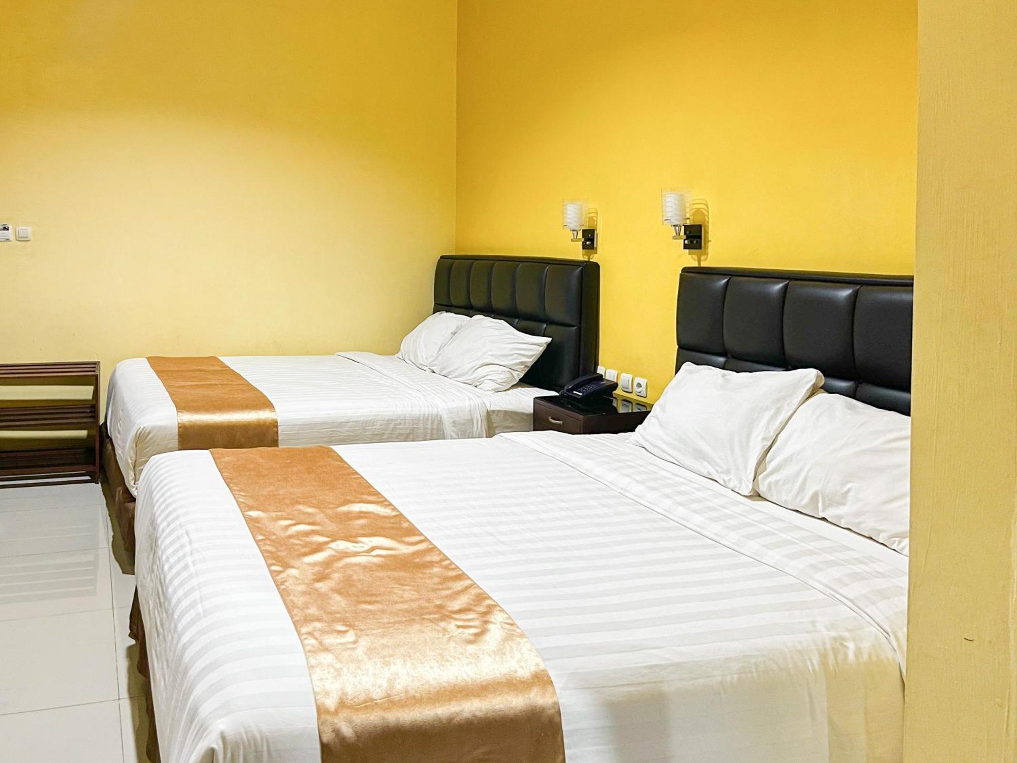 Kartika Hotel Syariah Pacitan Mitra Reddoorz Extérieur photo