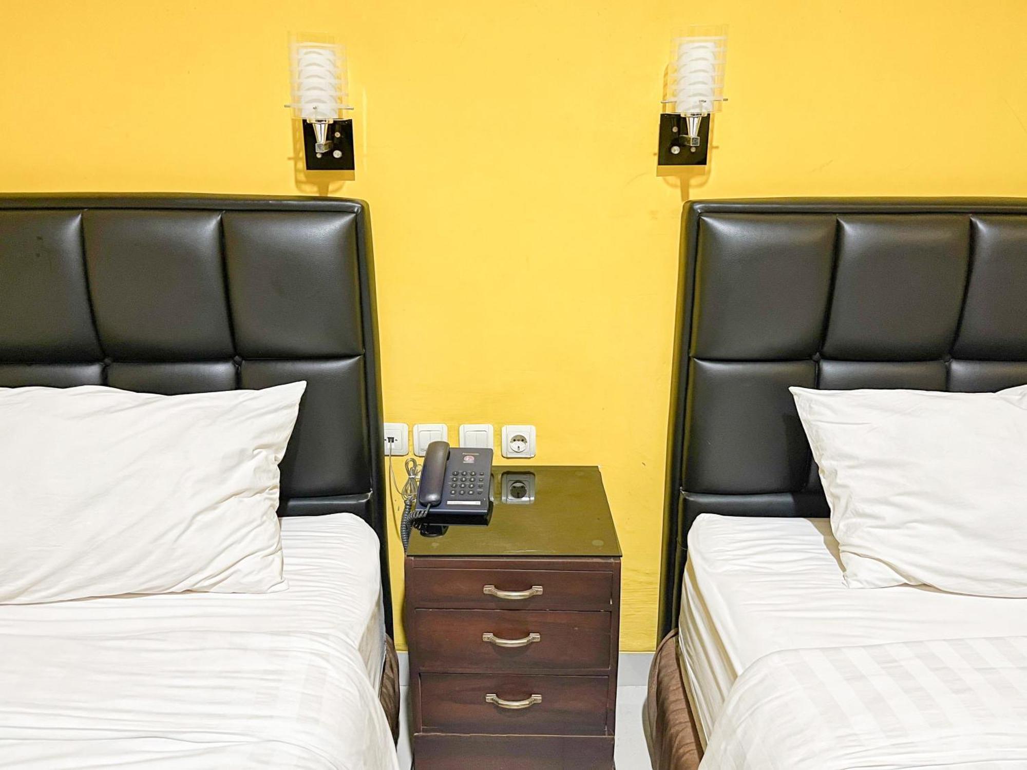 Kartika Hotel Syariah Pacitan Mitra Reddoorz Extérieur photo