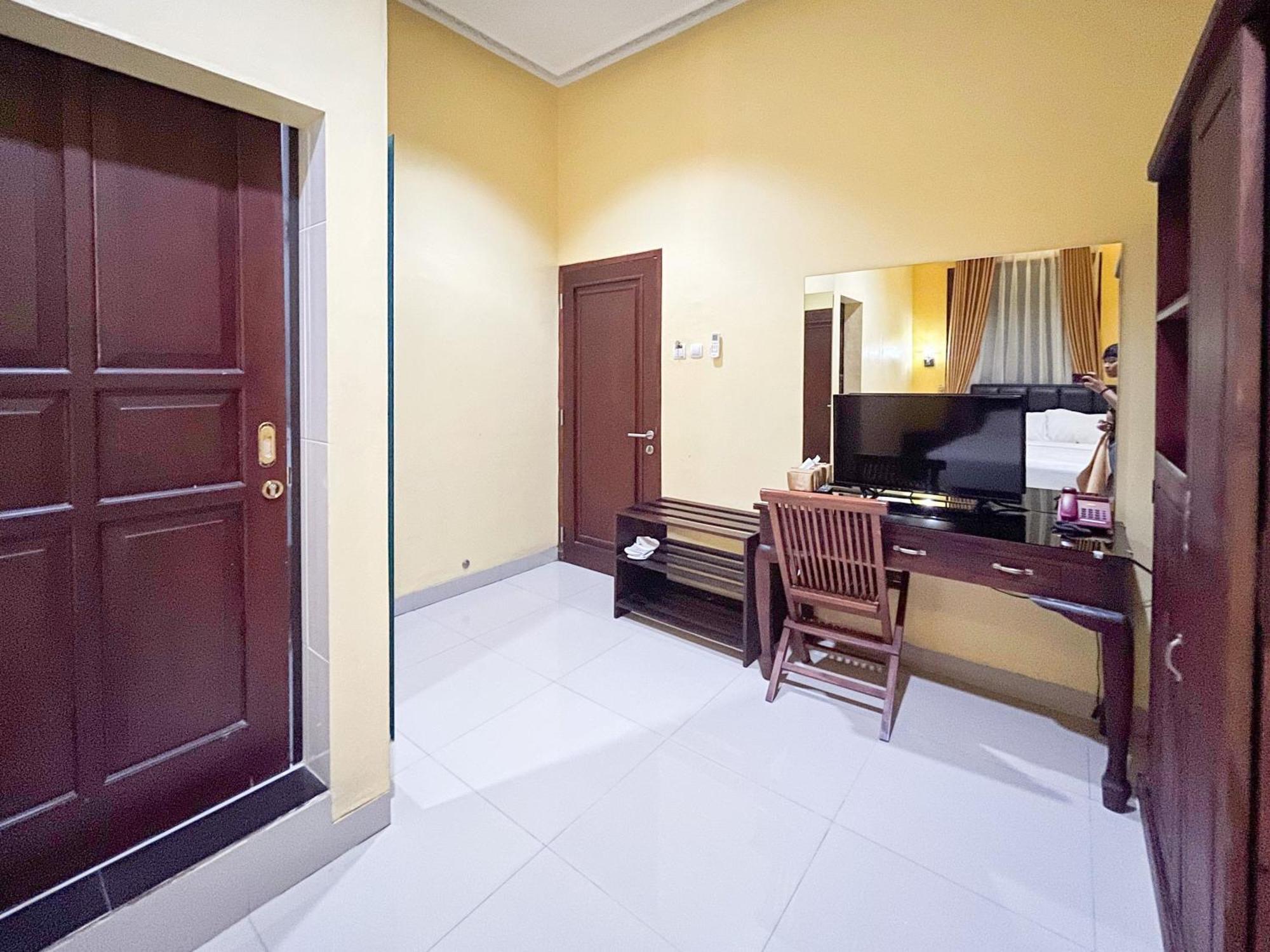 Kartika Hotel Syariah Pacitan Mitra Reddoorz Extérieur photo