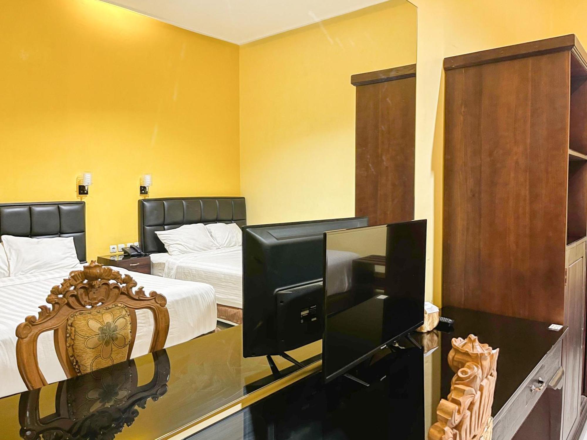 Kartika Hotel Syariah Pacitan Mitra Reddoorz Extérieur photo