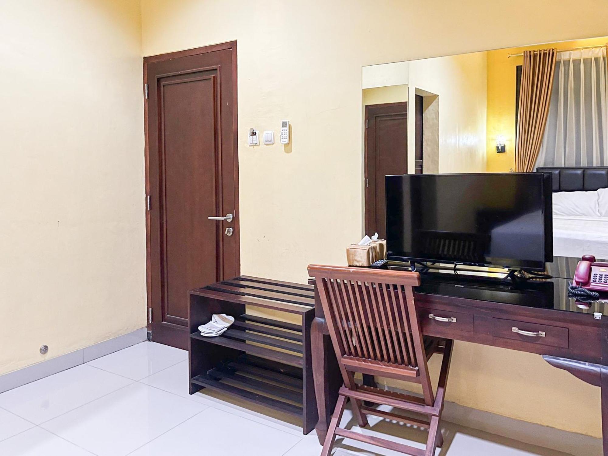 Kartika Hotel Syariah Pacitan Mitra Reddoorz Extérieur photo