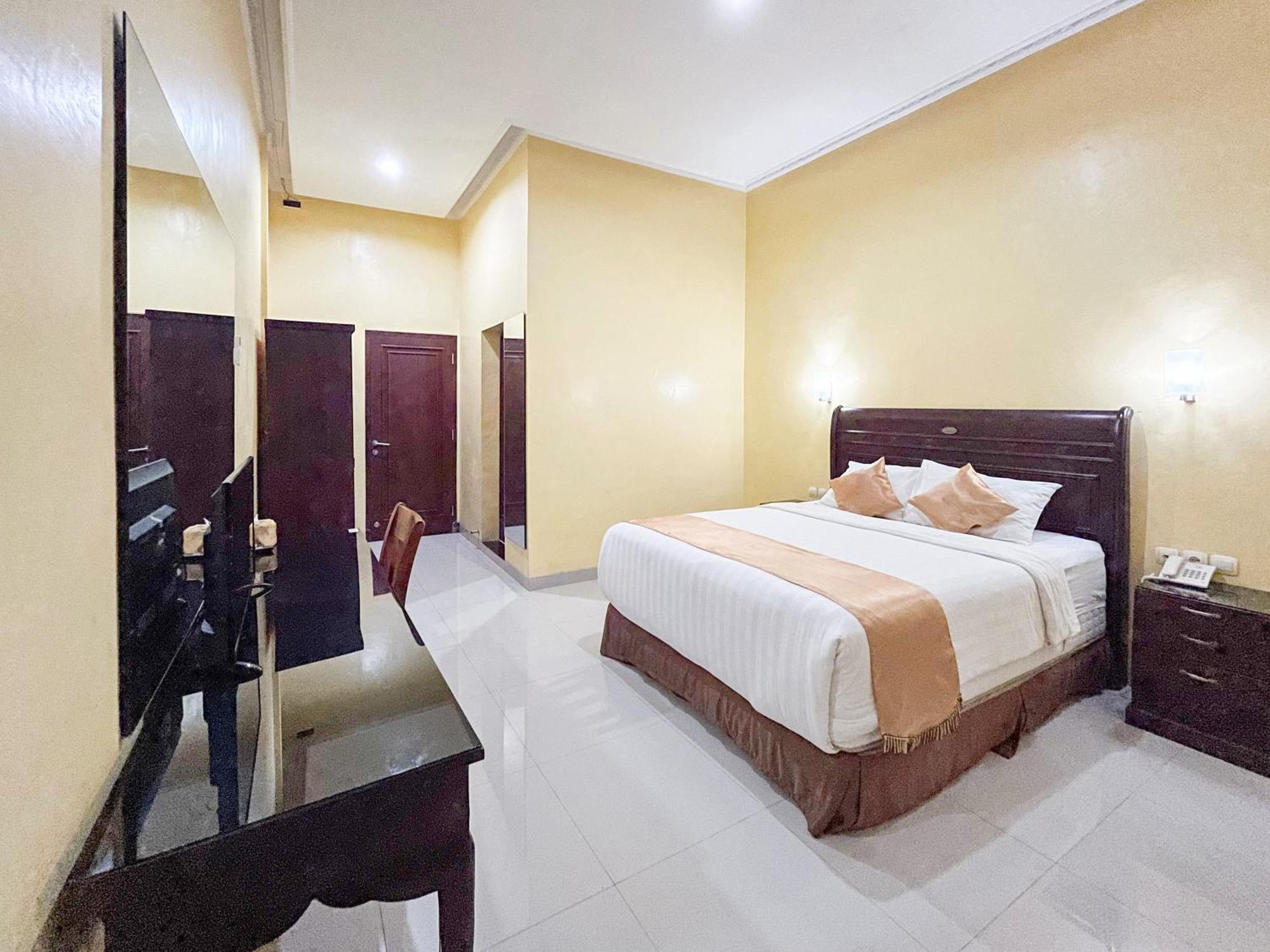 Kartika Hotel Syariah Pacitan Mitra Reddoorz Extérieur photo