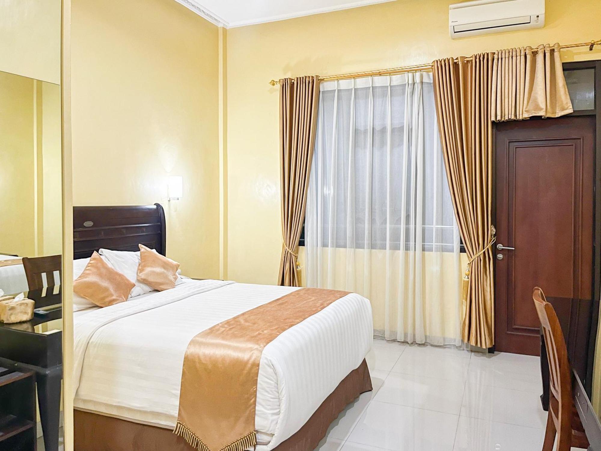 Kartika Hotel Syariah Pacitan Mitra Reddoorz Extérieur photo