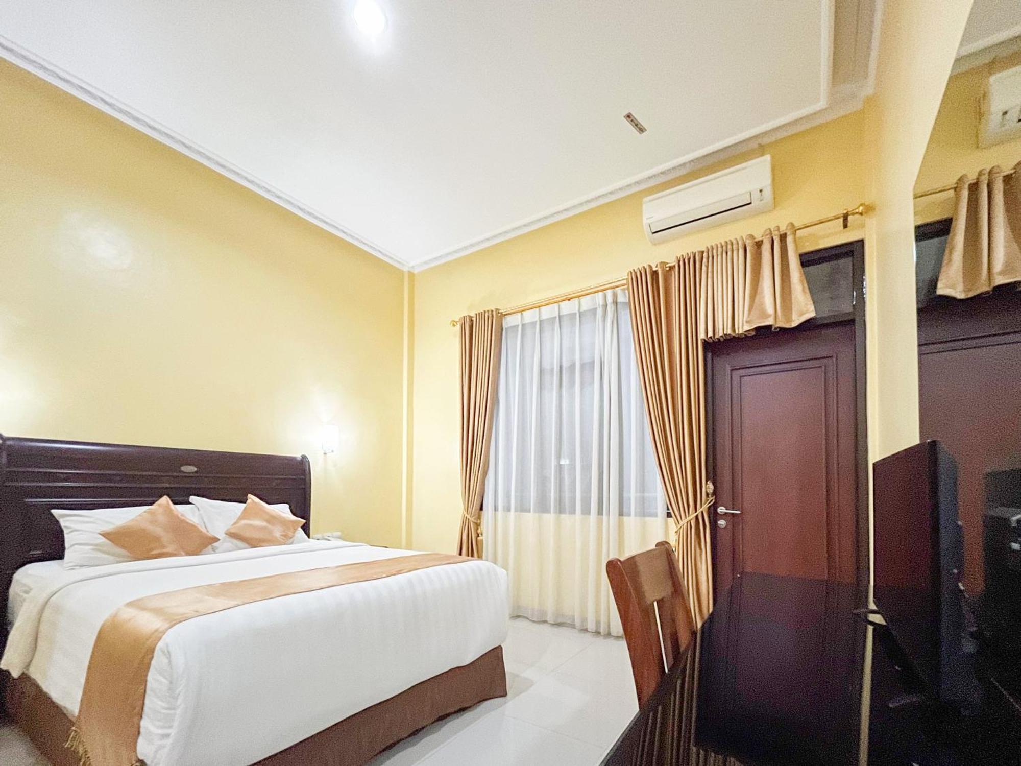 Kartika Hotel Syariah Pacitan Mitra Reddoorz Extérieur photo