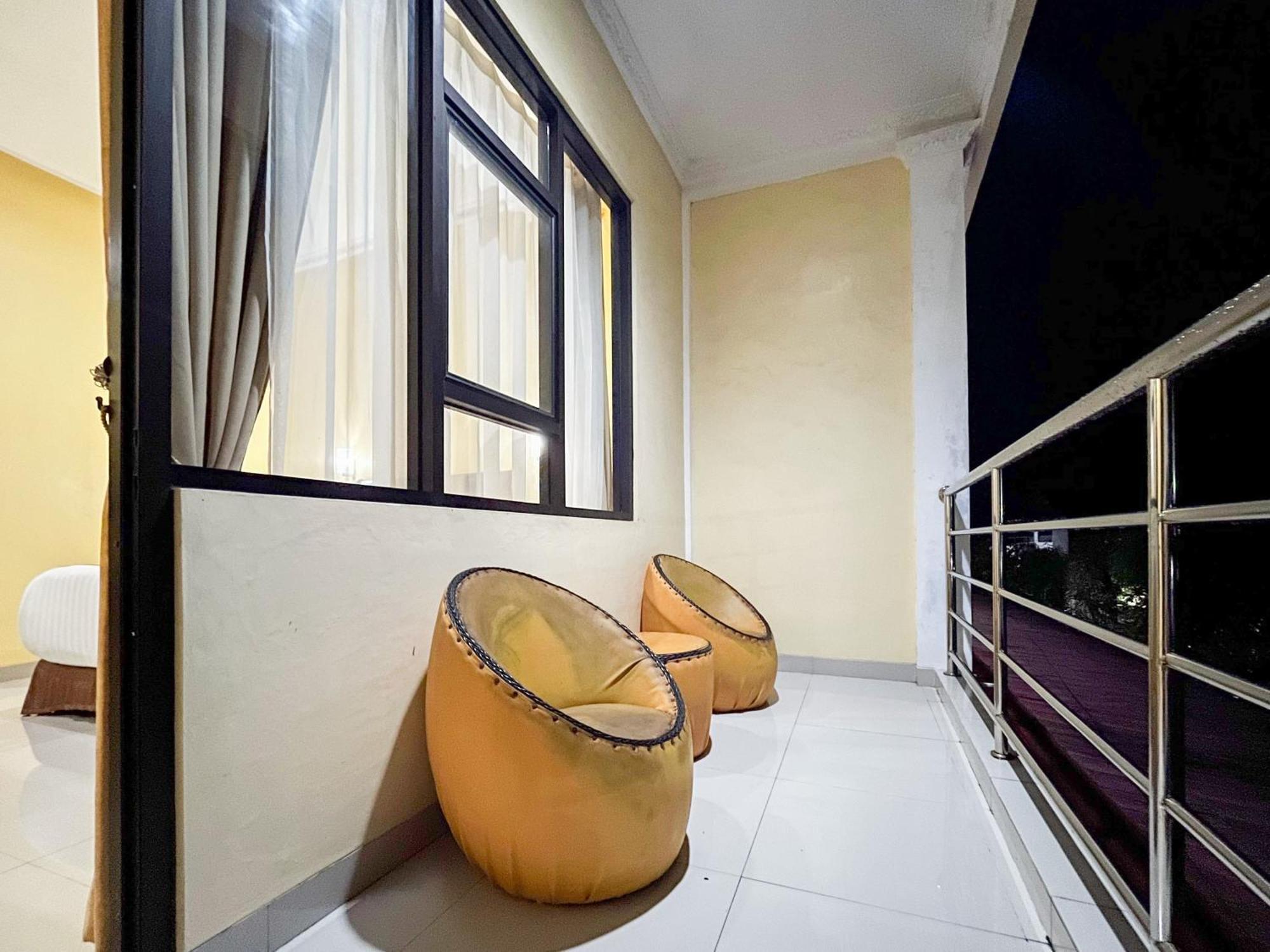 Kartika Hotel Syariah Pacitan Mitra Reddoorz Extérieur photo