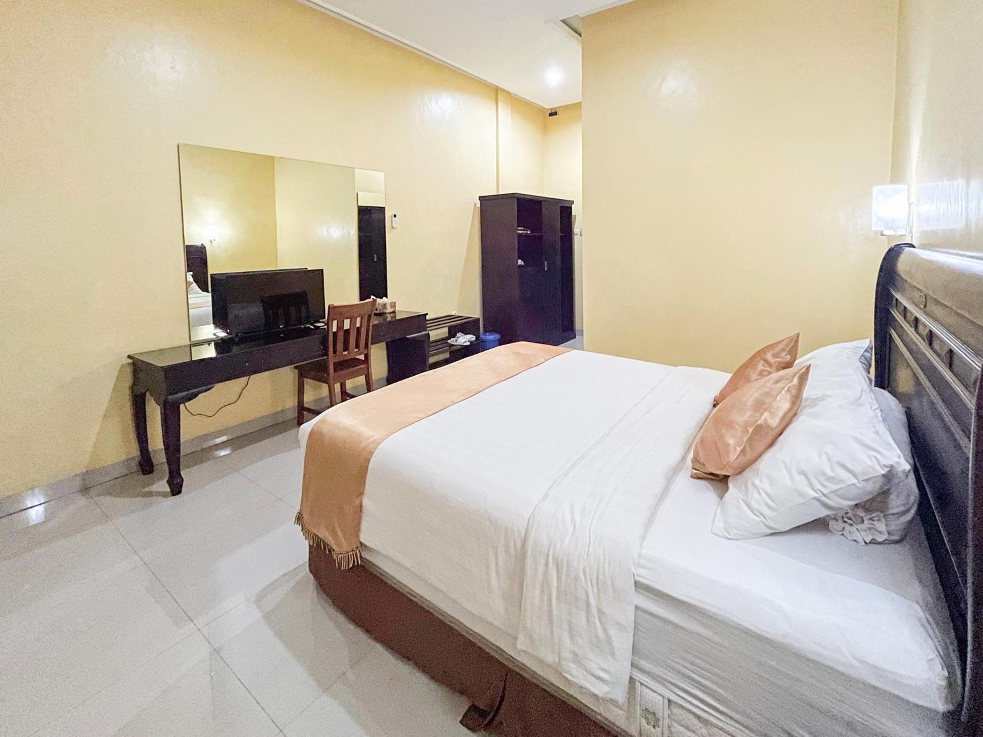 Kartika Hotel Syariah Pacitan Mitra Reddoorz Extérieur photo
