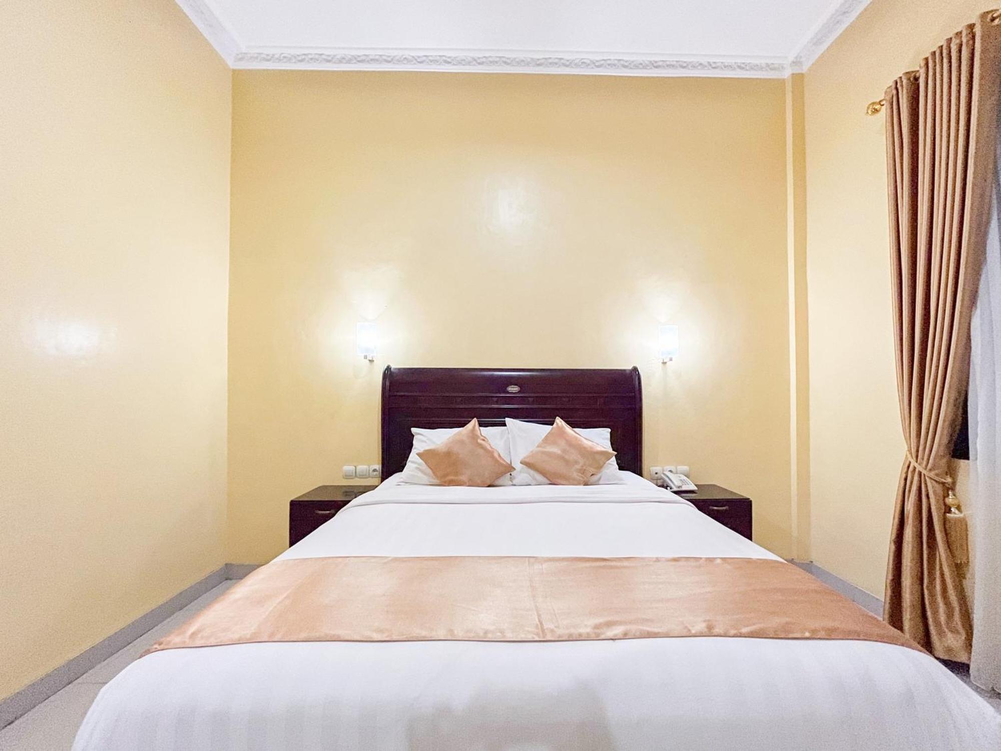 Kartika Hotel Syariah Pacitan Mitra Reddoorz Extérieur photo