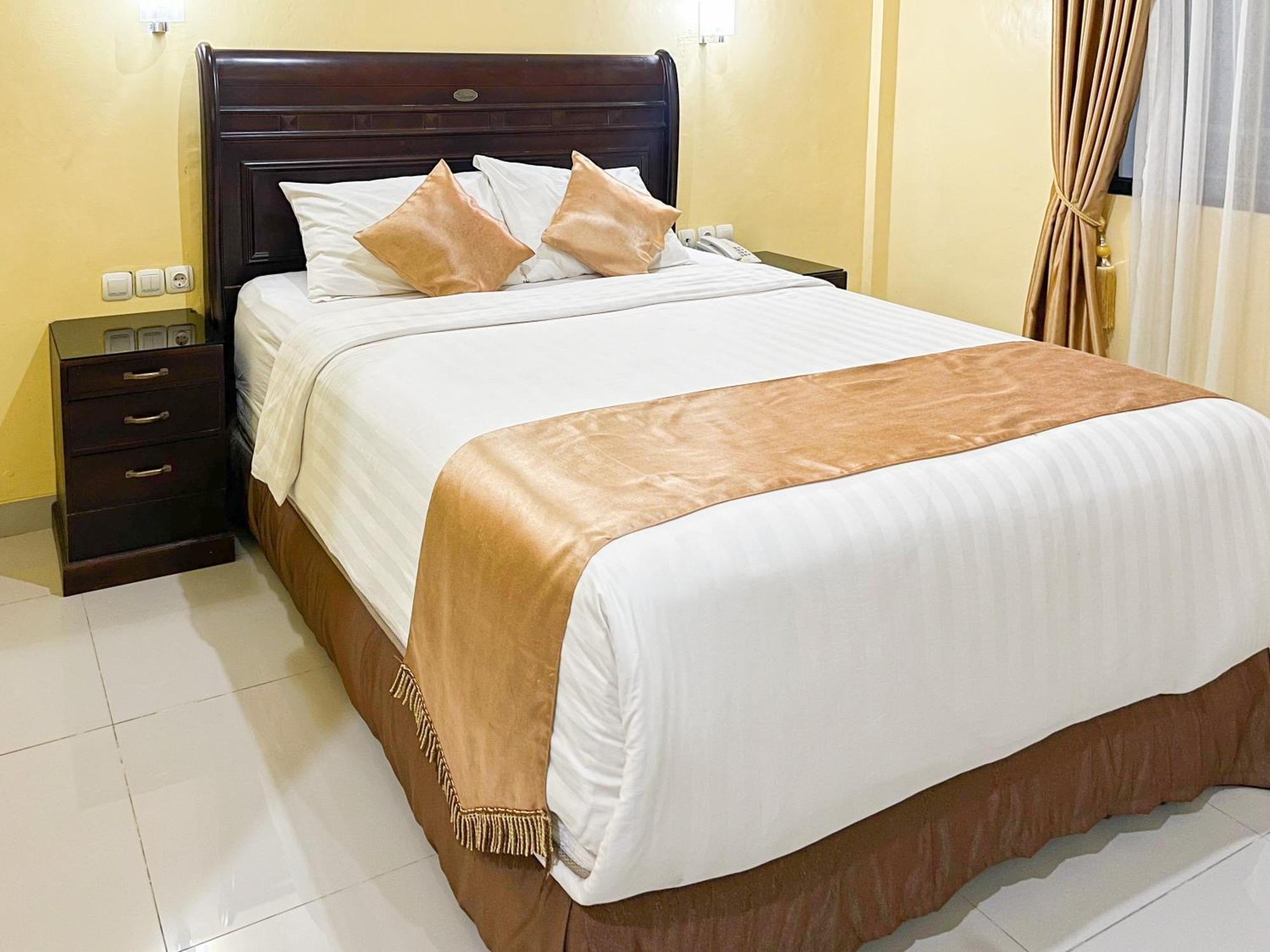 Kartika Hotel Syariah Pacitan Mitra Reddoorz Extérieur photo