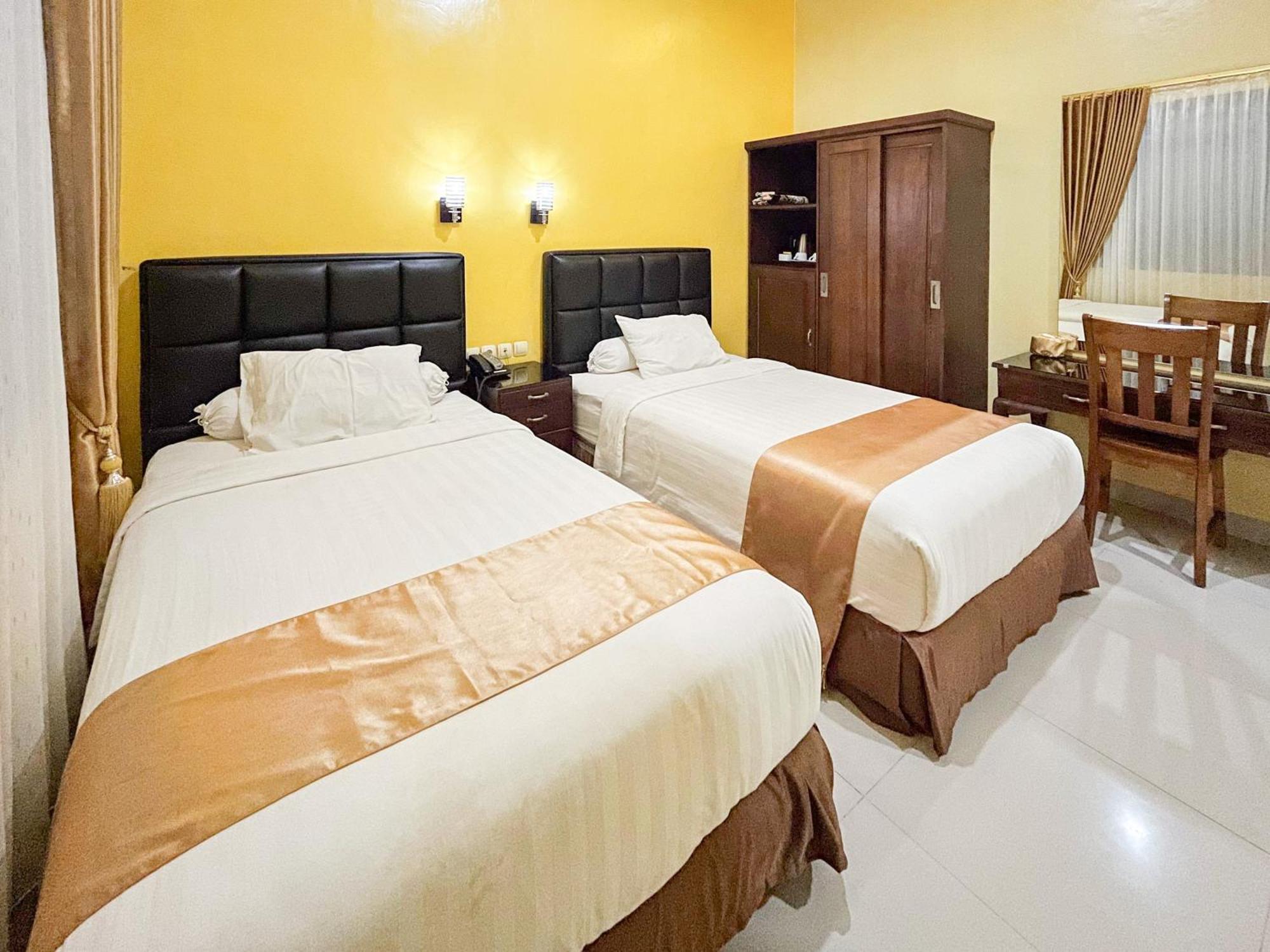 Kartika Hotel Syariah Pacitan Mitra Reddoorz Extérieur photo
