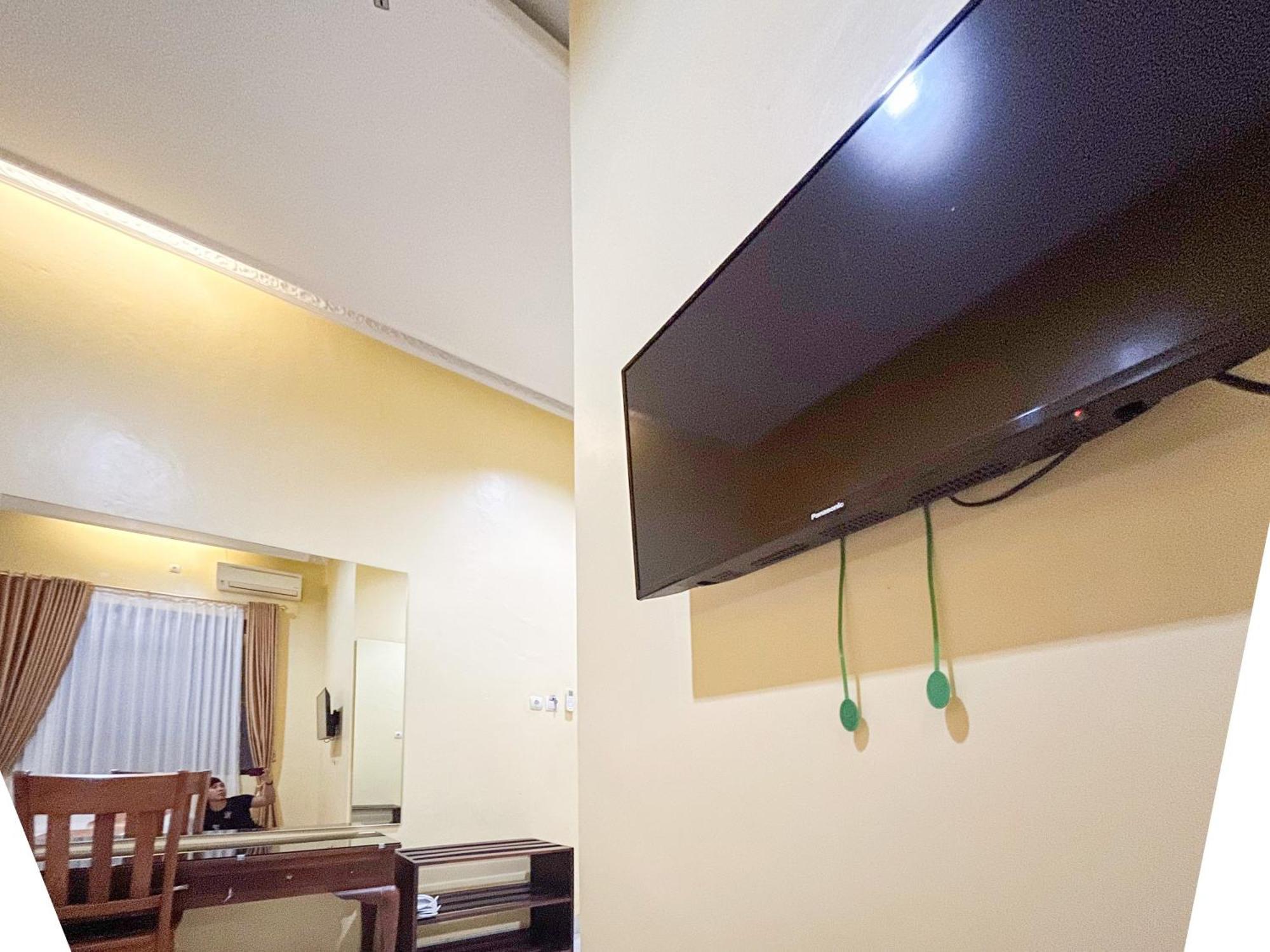 Kartika Hotel Syariah Pacitan Mitra Reddoorz Extérieur photo