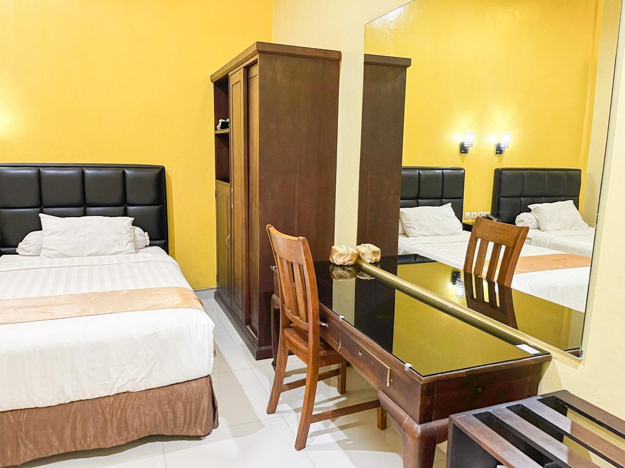 Kartika Hotel Syariah Pacitan Mitra Reddoorz Extérieur photo