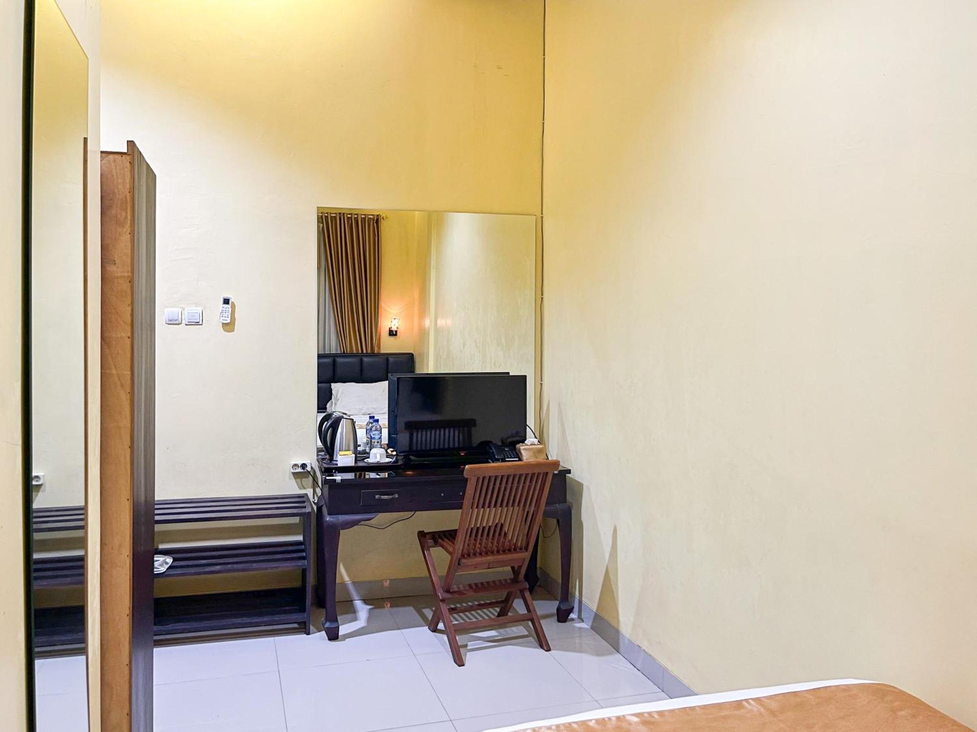 Kartika Hotel Syariah Pacitan Mitra Reddoorz Extérieur photo