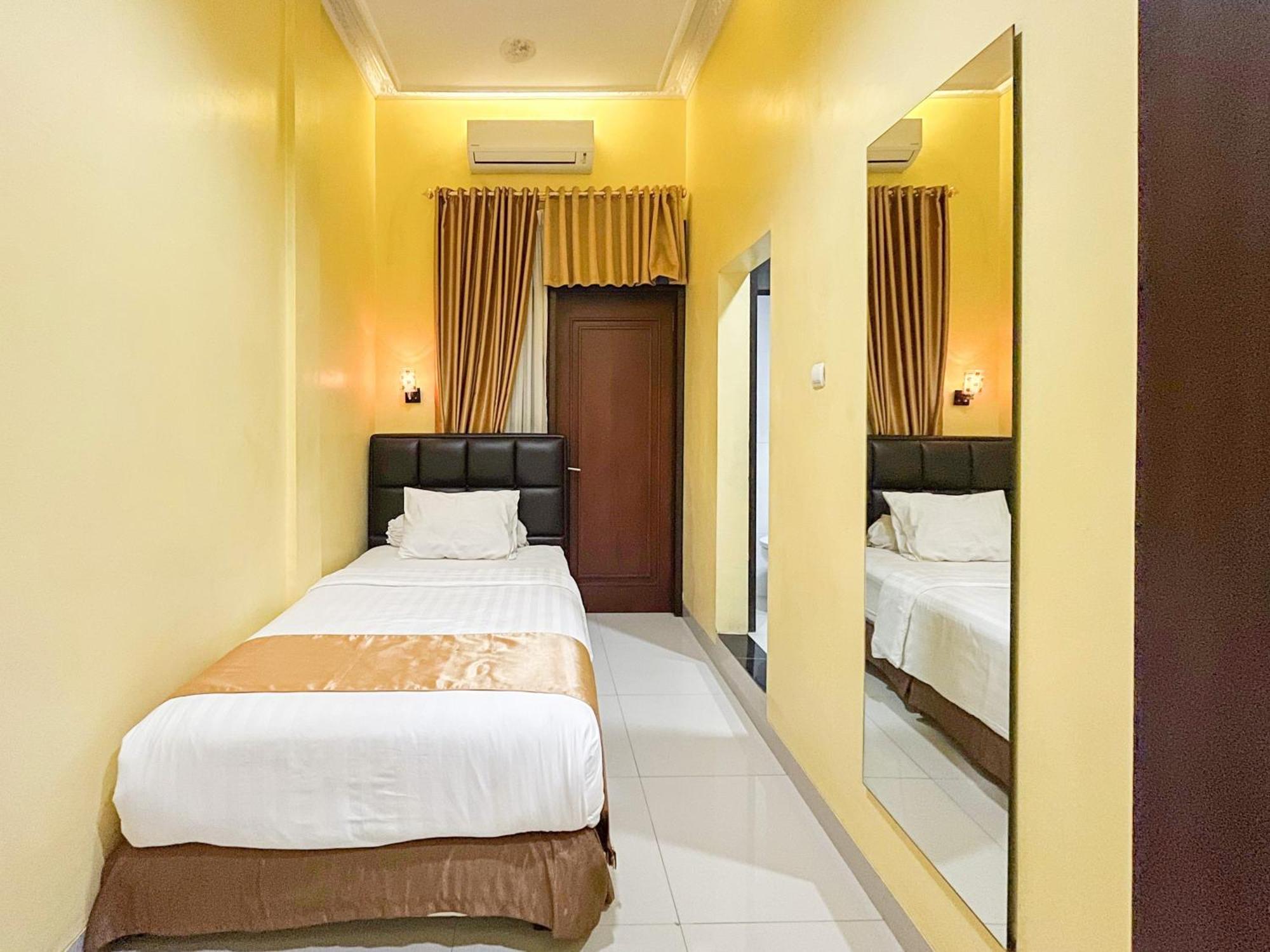 Kartika Hotel Syariah Pacitan Mitra Reddoorz Extérieur photo