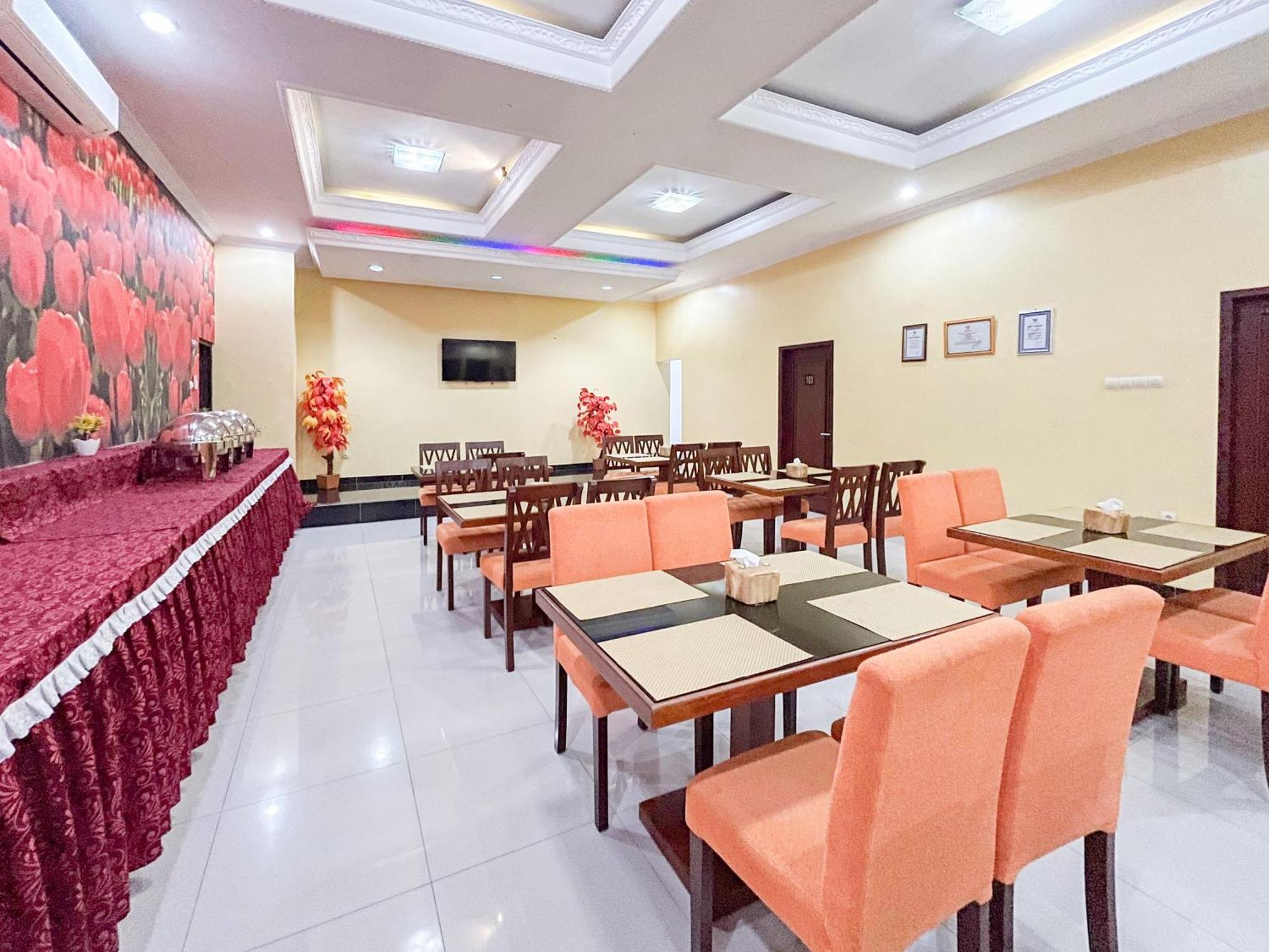 Kartika Hotel Syariah Pacitan Mitra Reddoorz Extérieur photo
