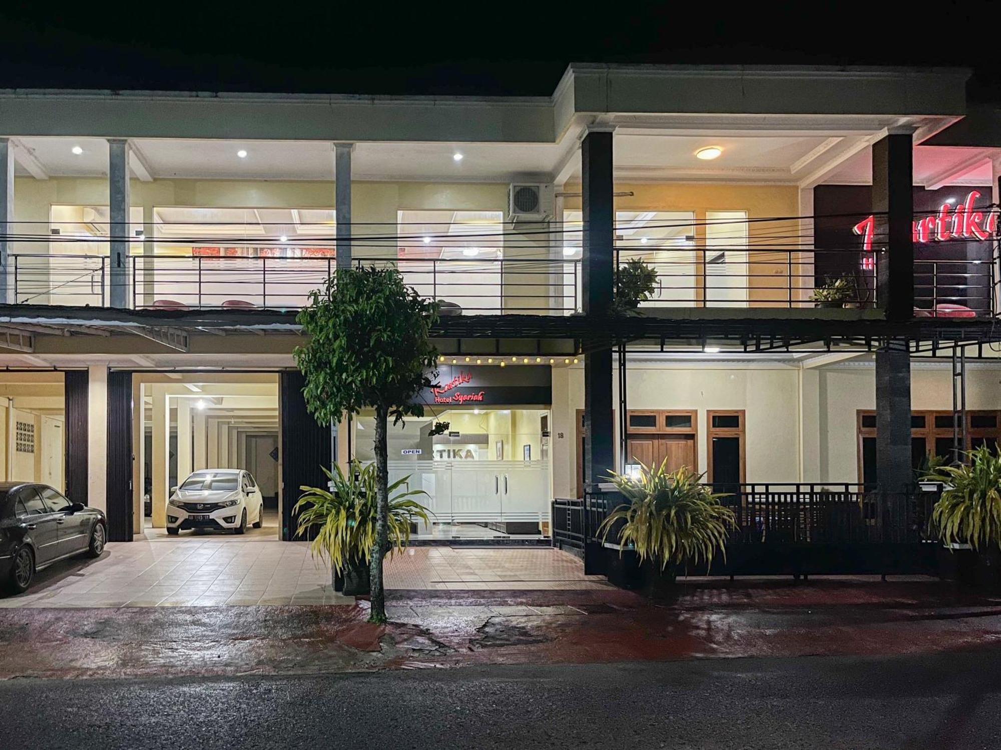 Kartika Hotel Syariah Pacitan Mitra Reddoorz Extérieur photo