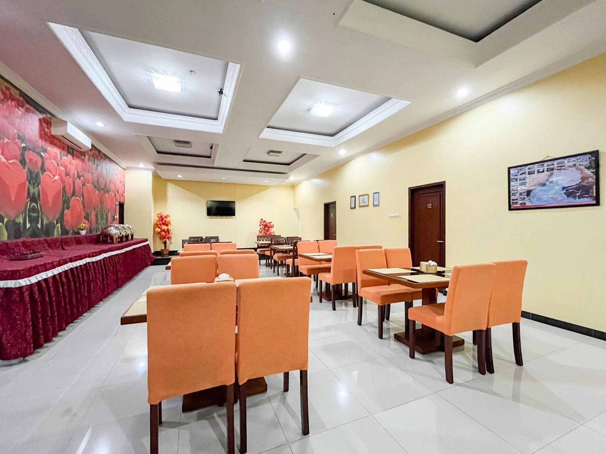 Kartika Hotel Syariah Pacitan Mitra Reddoorz Extérieur photo