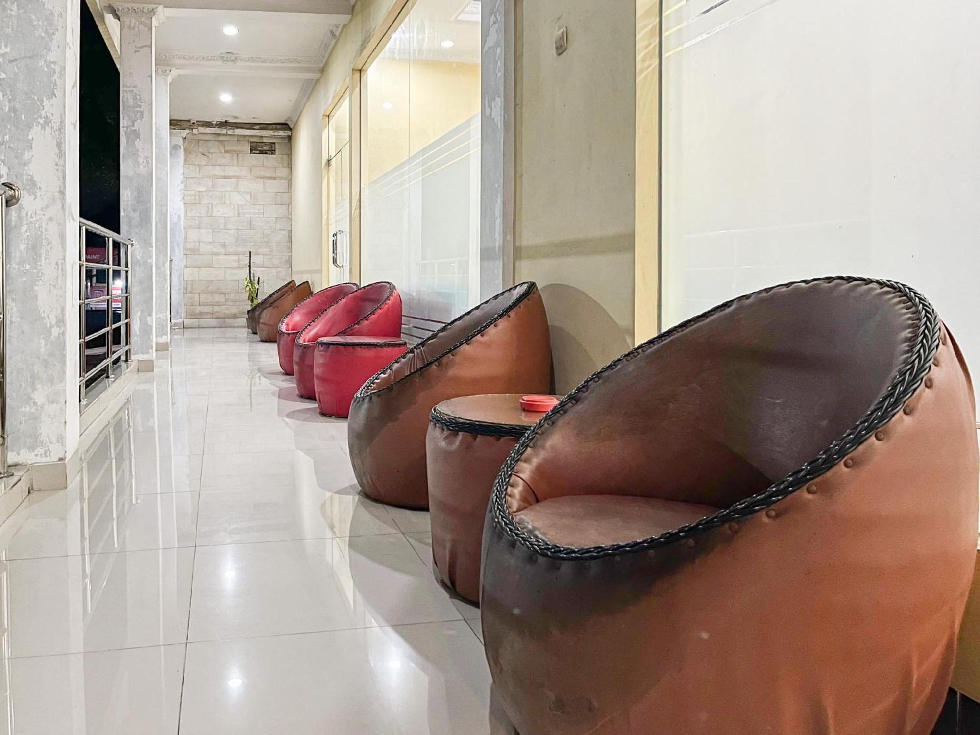 Kartika Hotel Syariah Pacitan Mitra Reddoorz Extérieur photo