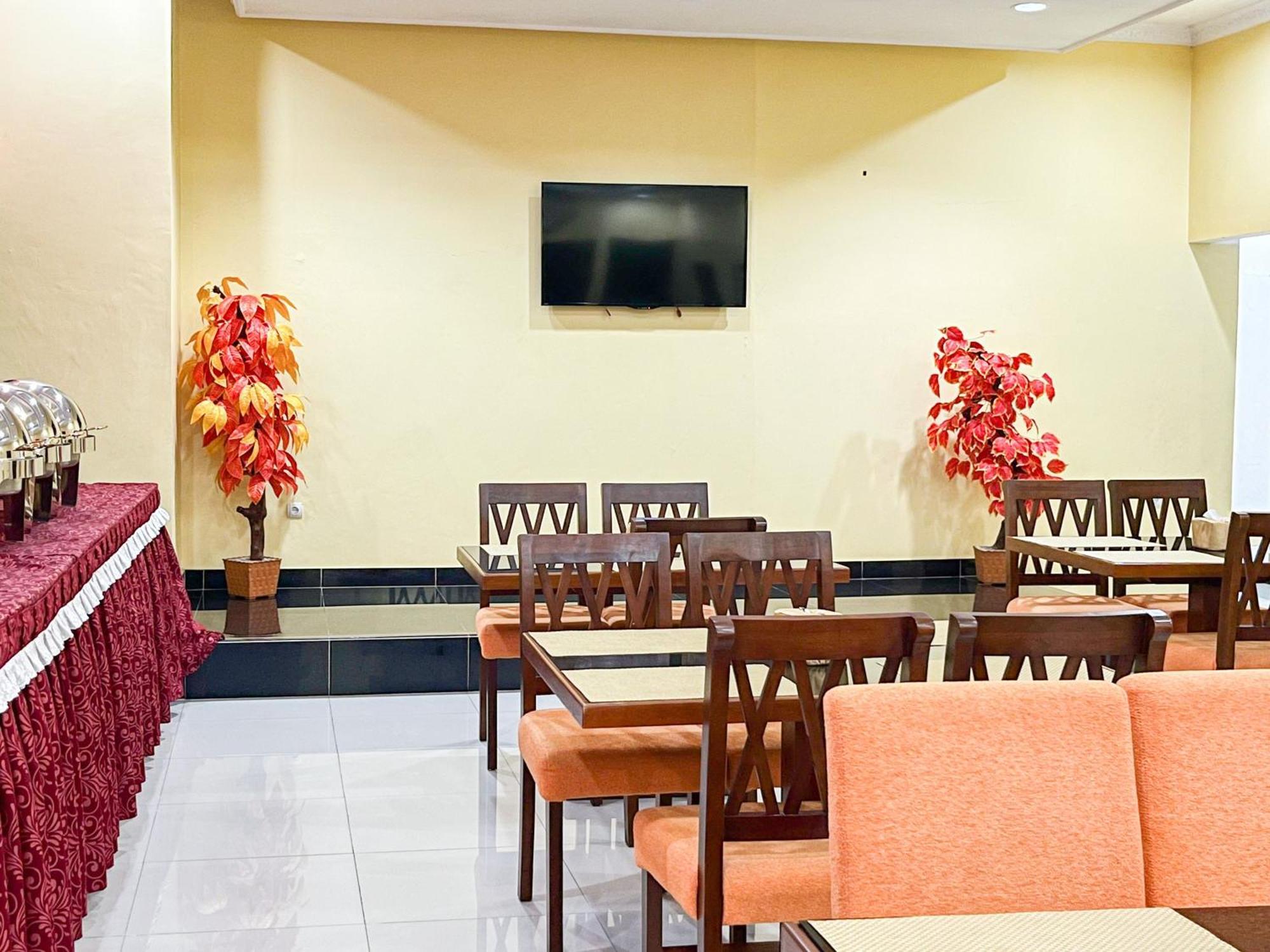 Kartika Hotel Syariah Pacitan Mitra Reddoorz Extérieur photo
