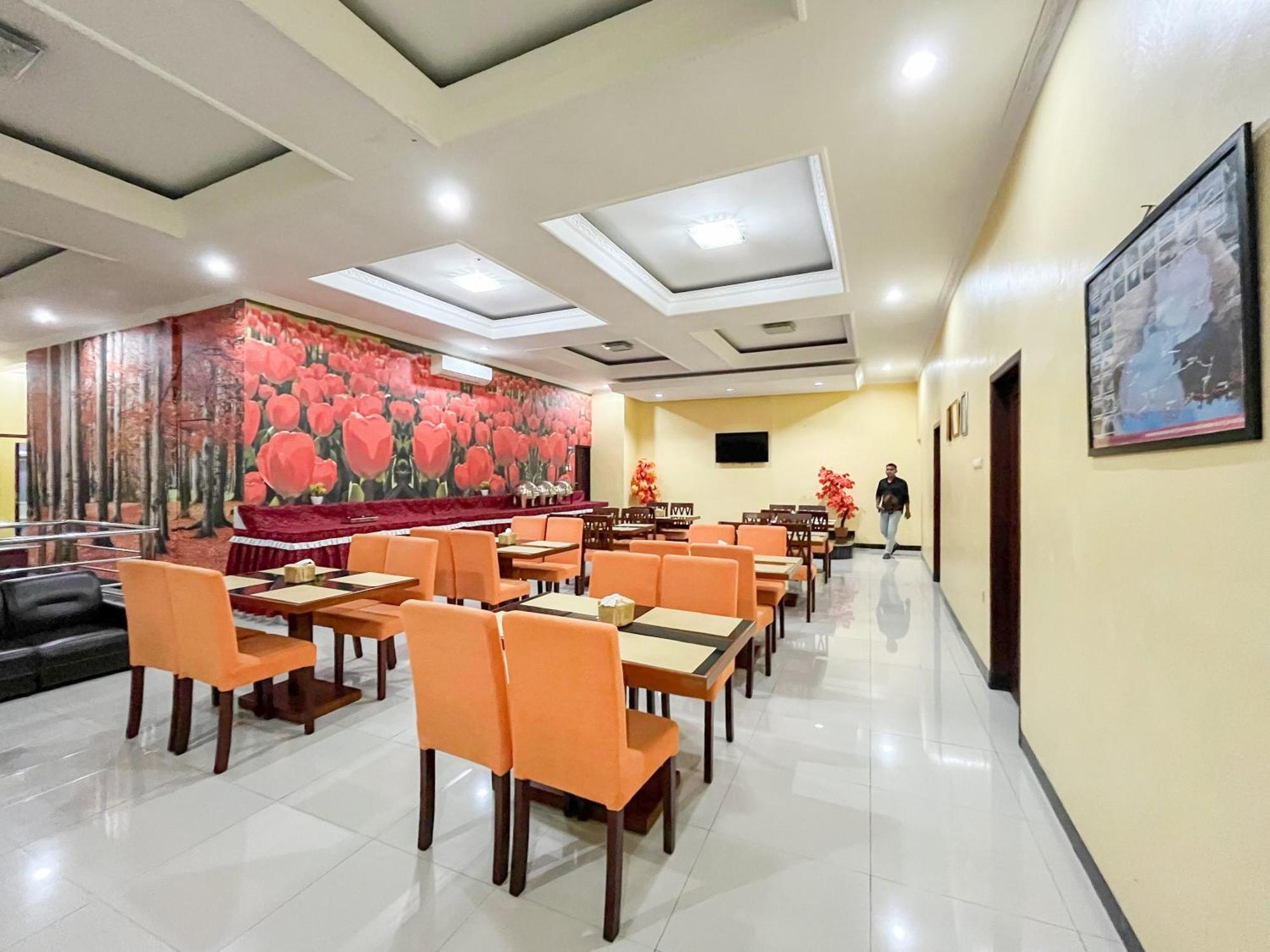 Kartika Hotel Syariah Pacitan Mitra Reddoorz Extérieur photo