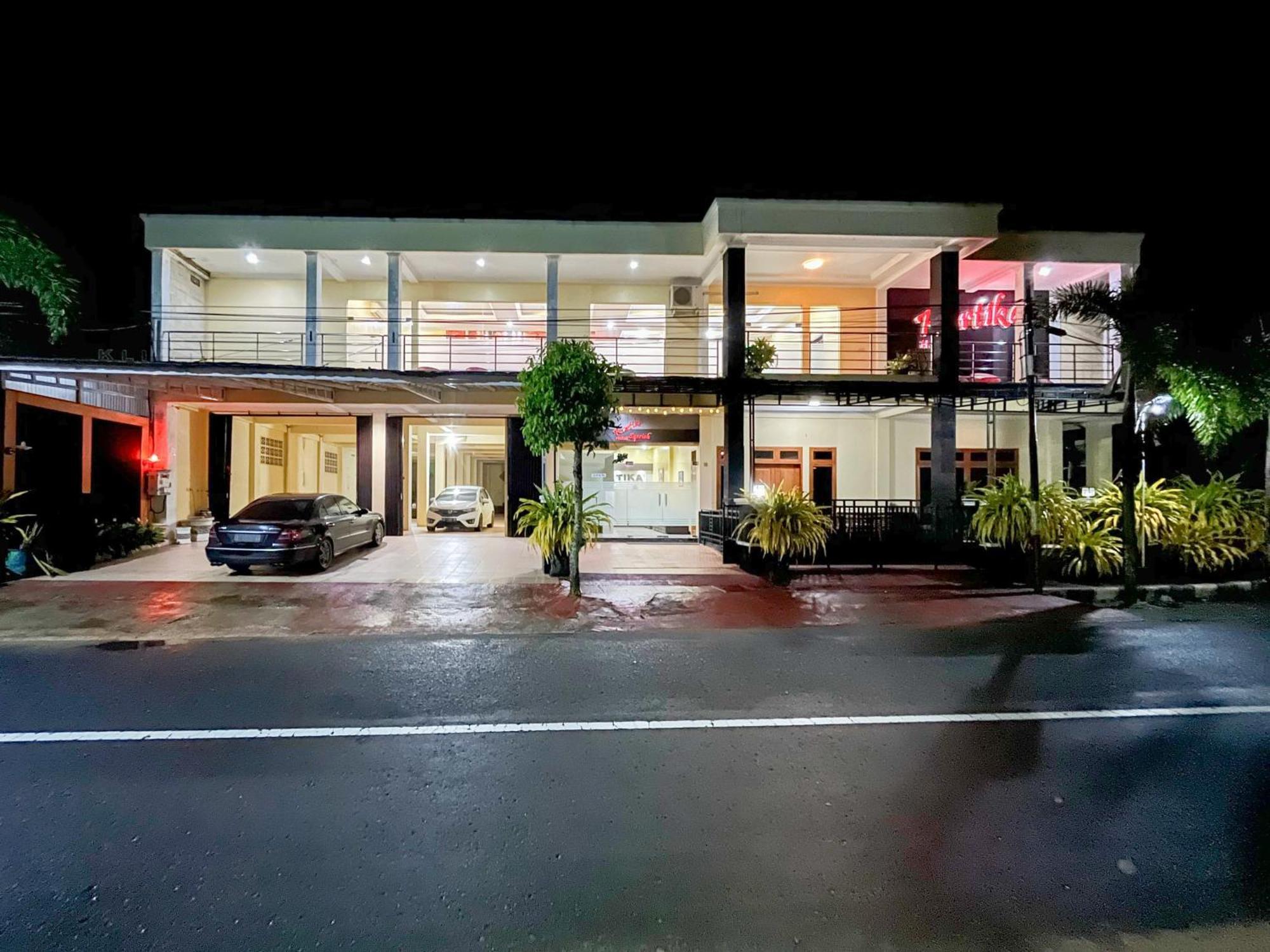 Kartika Hotel Syariah Pacitan Mitra Reddoorz Extérieur photo